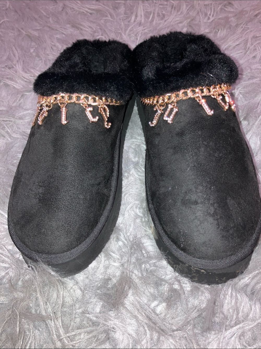 Black juicy contour slippers size 7 Slip-On Women's Slippers with Gold Chain